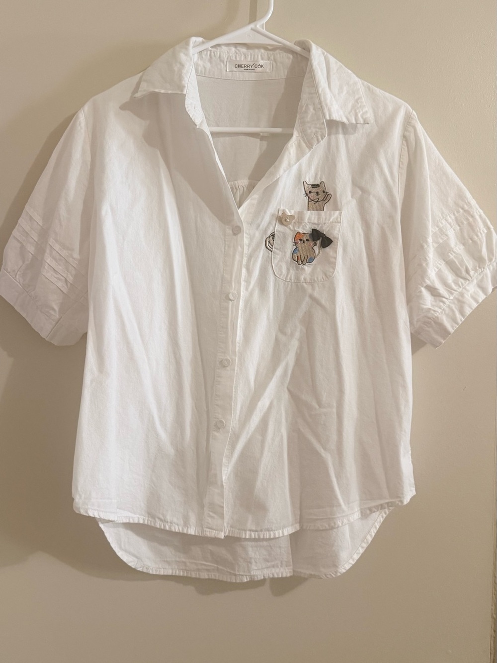 White Short-Sleeve Button-Down Shirt with Embroidered Cat Pocket